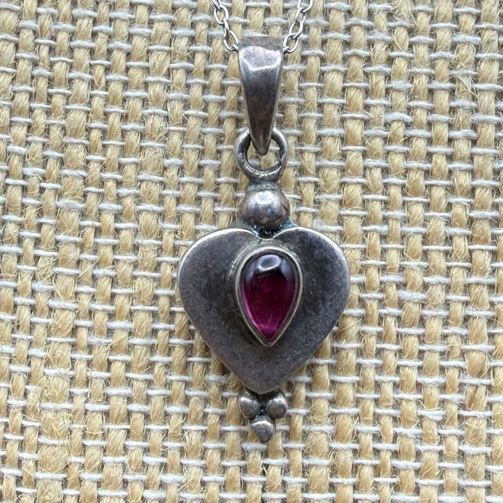 Vintage SU 925 Sterling Silver Heart Pendant Necklace Wine Red Stone